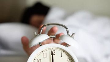 هل كثرة النوم ضارة؟ كيف تتوقف عن النوم－ولماذا يجب عليك ذلك؟